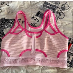 Nike Women's Ultrabreathe Sports Bra